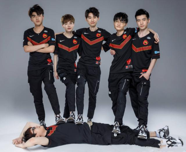 不屈不挠的 不屈不挠的