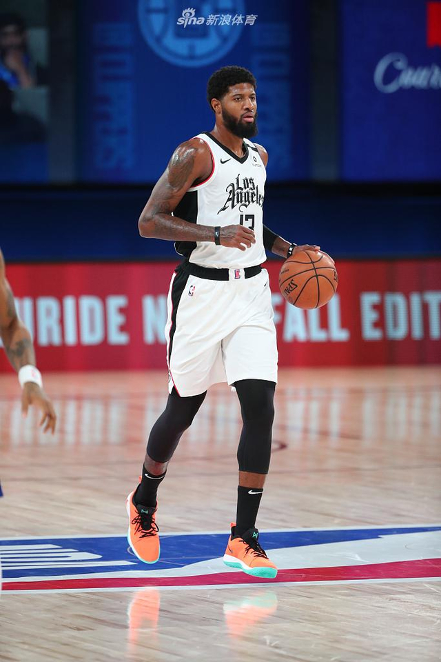 多名球员在 多名球员在